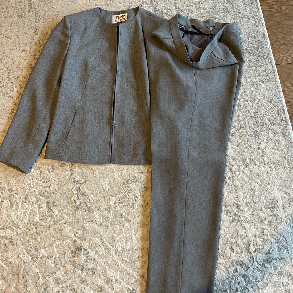 Women Kasper Pant Suit-Like new condition